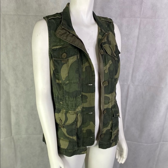 Abercrombie & Fitch Jackets & Blazers - CAMOUFLAGE VEST W/ POCKETS